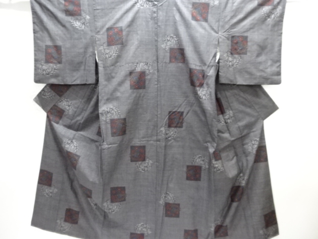 色紙に花模様織り出し本場泥大島紬着物(5マルキ)